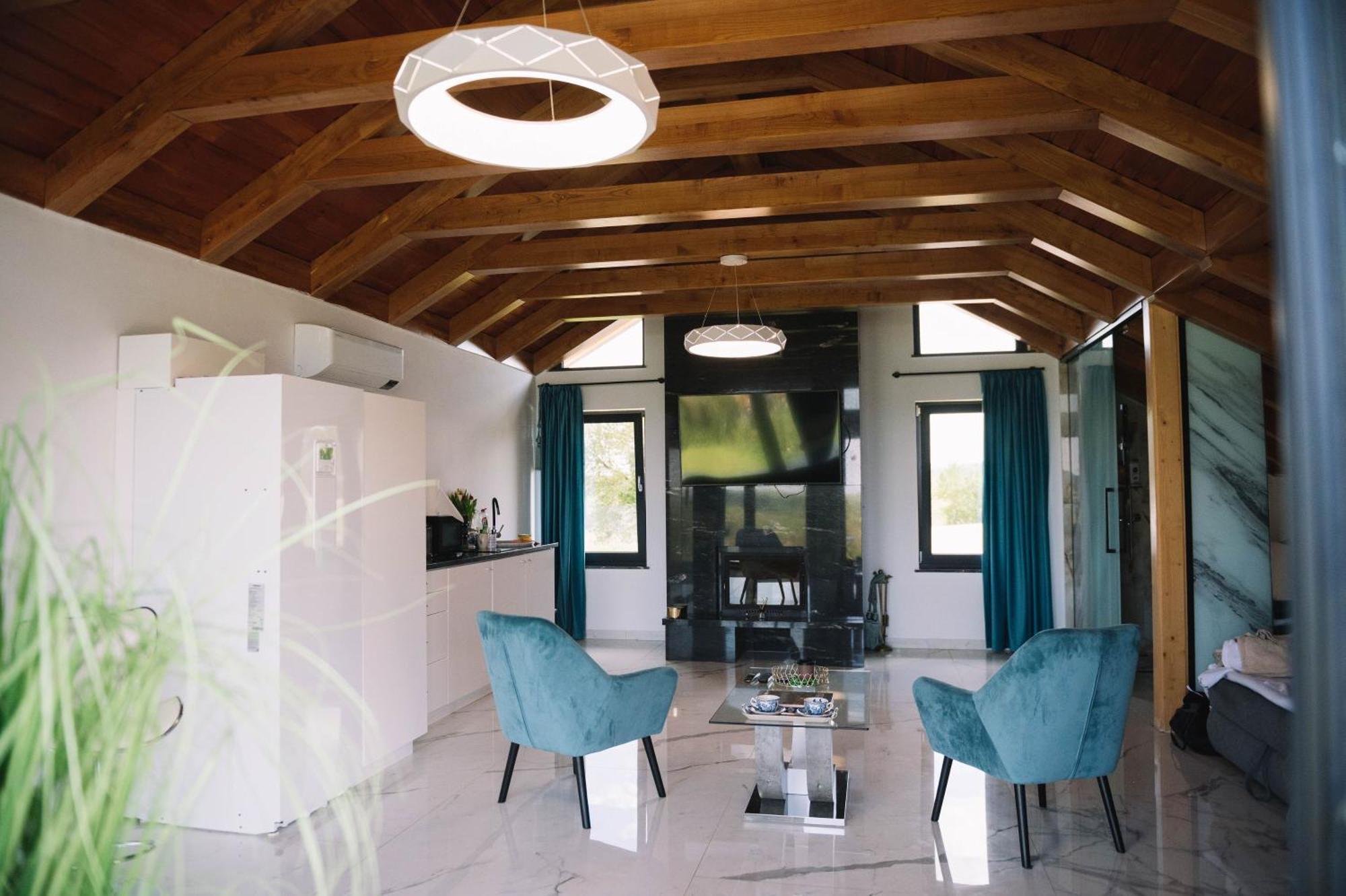 Casa Moderna In Sinteu - Intersectia Intre Modern Si Linistea Naturii Huta Voivozi Exterior photo